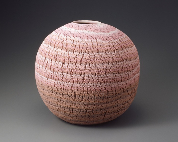 松井 康成
練上嘯裂茜手大壺「深山紅」
1981年
当館蔵