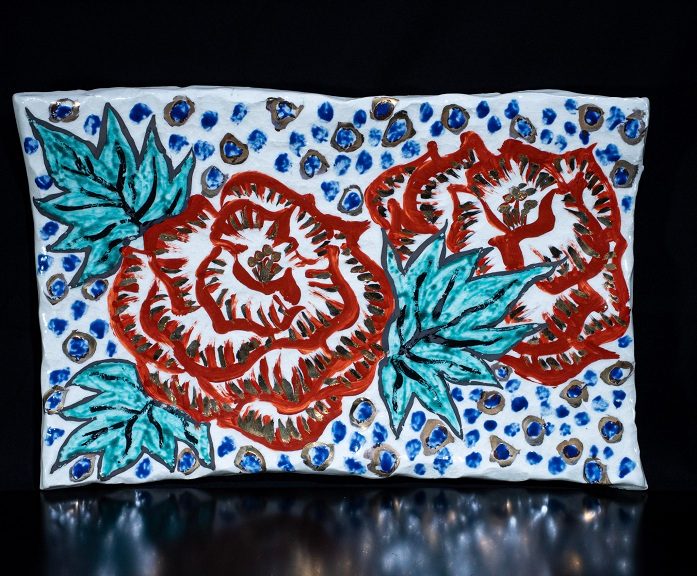 「赤絵牡丹板皿」

33×50×2cm

粘土

2025年