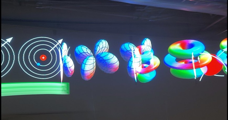 安藤英由樹+田中成典《量子生命閃視(せんし)》 2025年