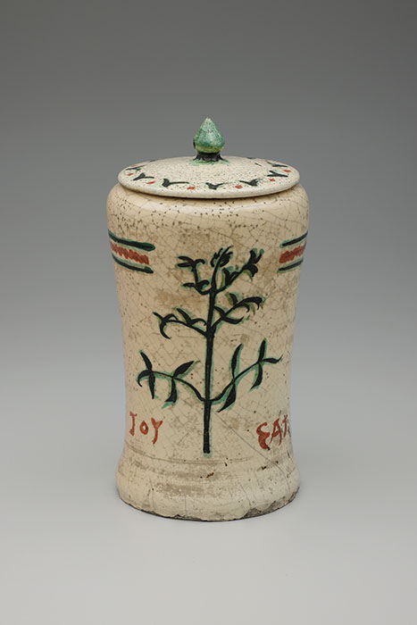 富本憲吉《楽焼草花模様蓋付壺》1914年 奈良県立美術館蔵 撮影:木奥恵三