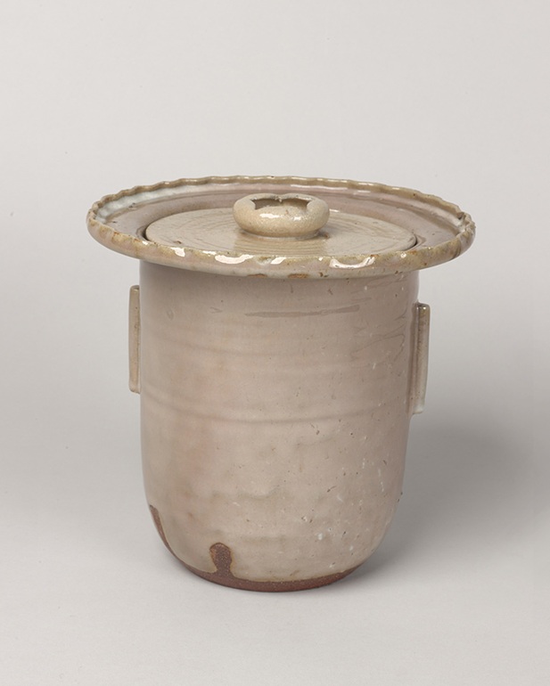 白濁釉輪花口水指
はくだくゆうりんかぐちみずさし
江戸時代(17世紀)
野々村仁清(御室窯)
松惠コレクション
写真:加藤成文