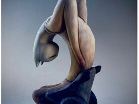 【立ち上がれ】シナノキ（幅22.5×奥行17×高さ39cm）