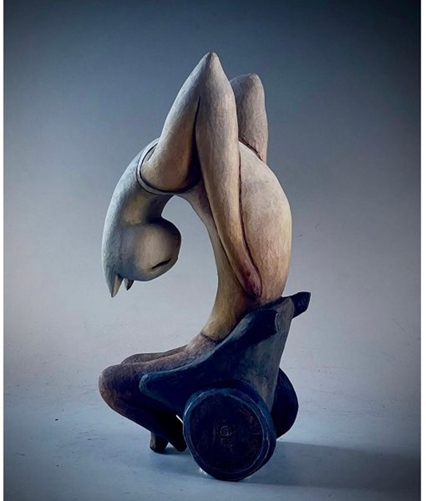 【立ち上がれ】シナノキ（幅22.5×奥行17×高さ39cm）