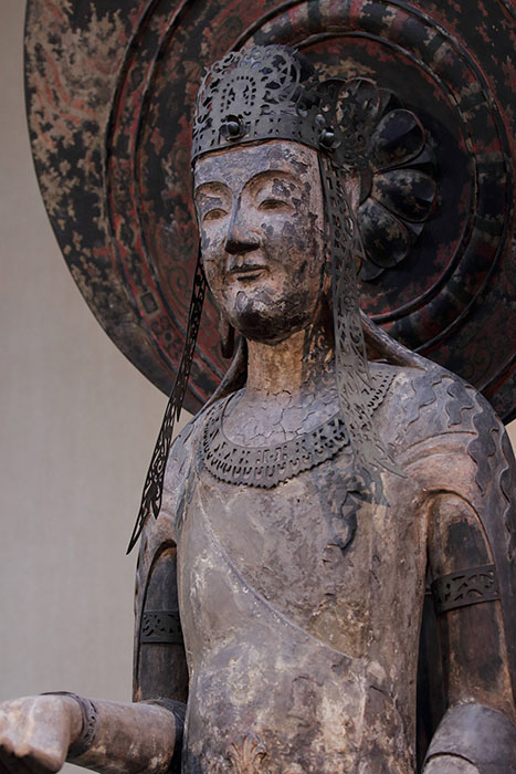 新納忠之介・鶯塚与三松合作/江場琳黌・江場琳觀追補《百済観音模刻像》(部分) 1932年/2017年 龍興寺蔵 ©Yas KUROKAWA