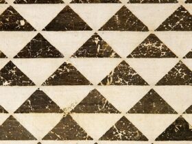 能装束　白地鱗模様摺箔（部分）江戸時代　18世紀　日本民藝館蔵