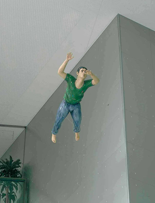 ジョナサン・ボロフスキー《フライングマン》1981-83年　名古屋市美術館蔵