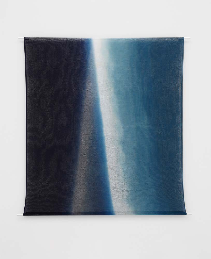 「交差する青‐1」
亜麻
220×200cm