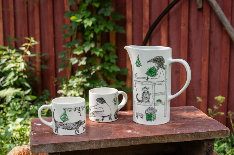 グンヴァル・オリン＝グロングヴィストのデザインによるマグとピッチャーのセット　1950年代Photo: Maija Holma