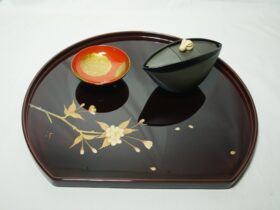 半月膳・桜　サイズ 横39.5×奥行35.5cm