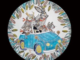 線描色絵金彩皿 「みんなで車でお出かけ」　 径30×高さ6cm　