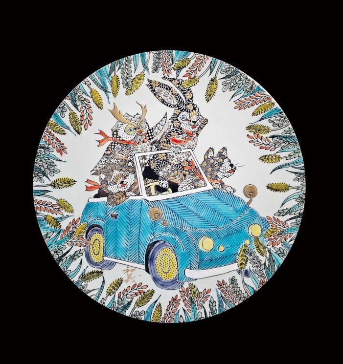 線描色絵金彩皿 「みんなで車でお出かけ」　 径30×高さ6cm　