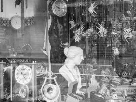 上原沙也加《〈平和の島〉より　ばらばらの時間》2024/25 年 (C)Sayaka Uehara Photo courtesy of MISA SHIN GALLERY