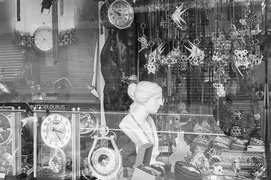 上原沙也加《〈平和の島〉より　ばらばらの時間》2024/25 年 (C)Sayaka Uehara Photo courtesy of MISA SHIN GALLERY