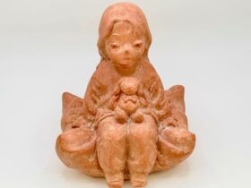 H13.2 × W11.5 ×D9.5cm テラコッタ、水干絵具