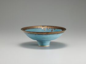 ルーシー・リー《青釉鉢》1980年頃　井内コレクション（国立工芸館寄託）　撮影：品野 塁