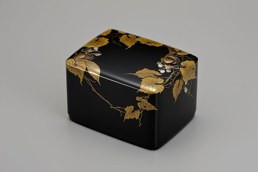 《栗鼠に葡萄文蒔絵箱》中野孝一