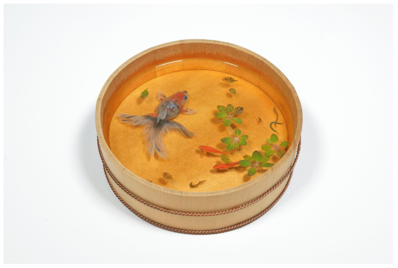 「雨星」
素材・技法：人間国宝 中川清司氏の木桶 超難黄変エポキシ樹脂 アクリル絵具
サイズ　　：径16.5×高さ5.7ⅽm