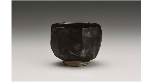 岡田裕「黒茶盌」
（縦12×横11×高さ10cm）