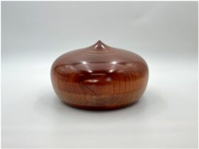 川北浩彦 作　「欅造銀線象嵌合子」 サイズ　：直径24.2㎝×高さ14.0㎝