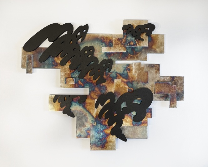 鈴木康太「EMERGE_24」
52×65×6cm
木材、アクリル塗料、純銀箔