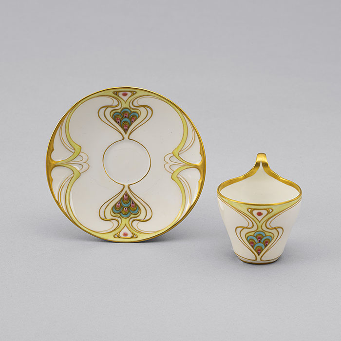 KPMベルリン　《植物文カップ＆ソーサー》　20世紀初頭　岐阜県現代陶芸美術館蔵