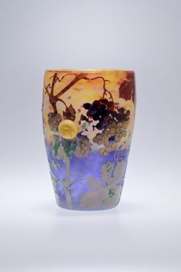 ドーム《花器「葡萄とカタツムリ」》1904年頃
撮影：池田ひらく