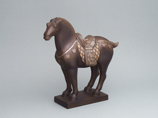 高橋介州《加賀象嵌馬置物》昭和58年 (1983)