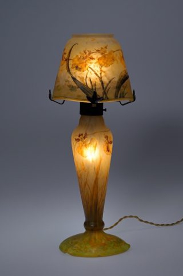 ドーム《ランプ》1900-14年頃　撮影：池田ひらく　


1～5の作品画像はすべて富山市ガラス美術館寄託品です。