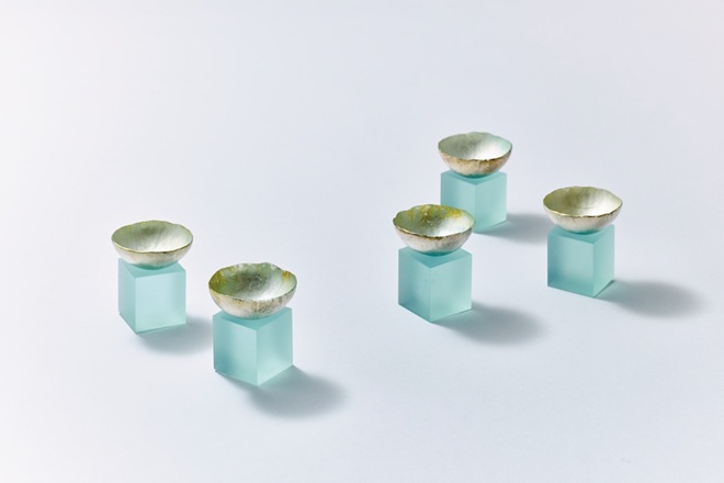 水月
硅砂組 KEISAGUMI
食器｜ガラス、金箔、銀箔｜6 × 6 × 8 cm