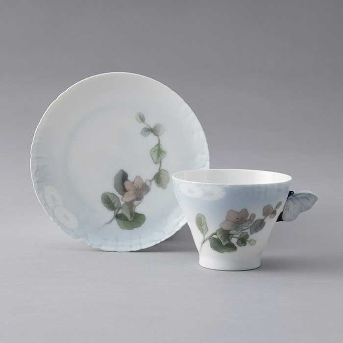 ロイヤル・コペンハーゲン　《花文カップ＆ソーサー》　1902-1922年　岐阜県現代陶芸美術館蔵