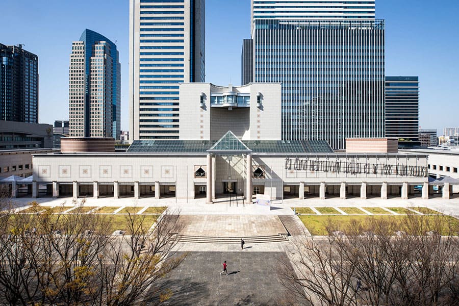 第8回横浜トリエンナーレ展示風景(横浜美術館外観)撮影:山本真人
写真提供:横浜トリエンナーレ組織委員会