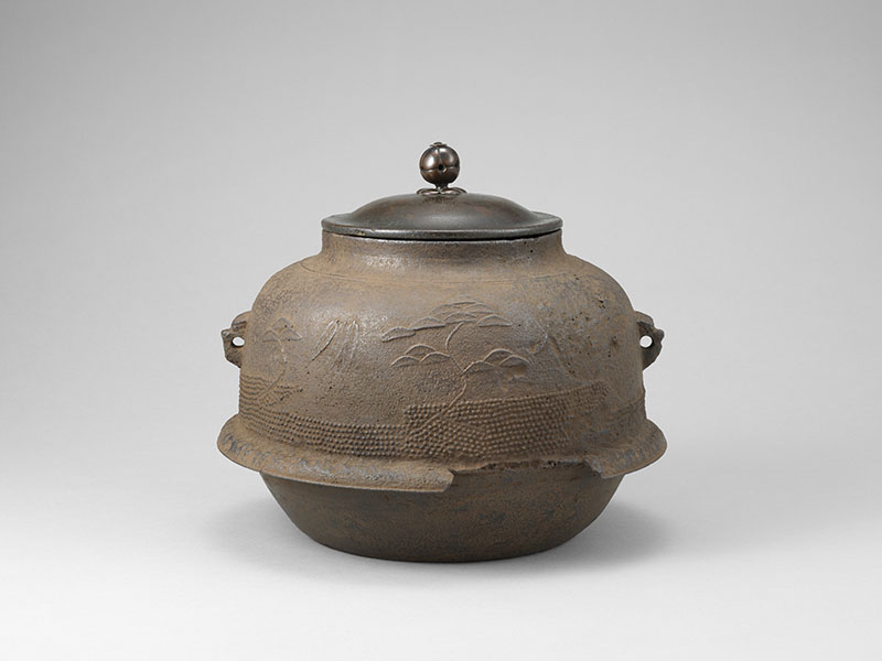 古芦屋松竹梅文釜　室町時代　芦屋　重要美術品