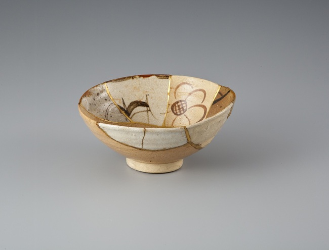 織部呼継茶碗　江戸時代初頭　館蔵