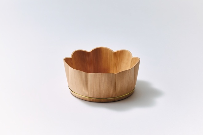 blossom
鈴木 大掛 SUZUKI DAIKI
食器｜杉、真鍮 ｜21 × 21 × 9cm