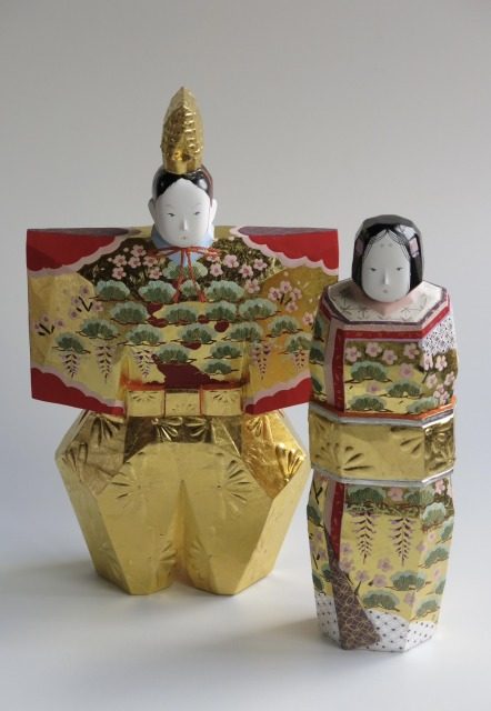 荒木義人

立雛

高さ24.5cm　桧