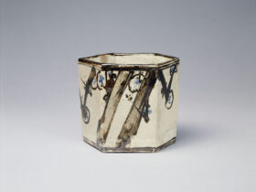 銹絵染付火入 銘 赫々　尾形乾山 尾形光琳絵　荏原 畠山美術館蔵　＜通期展示＞