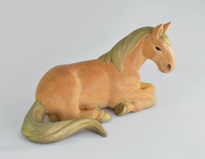 長久保華子

「親愛なる空白へ」

13×25×15cm

ヒノキ、漆、乾漆粉、金粉、彩色