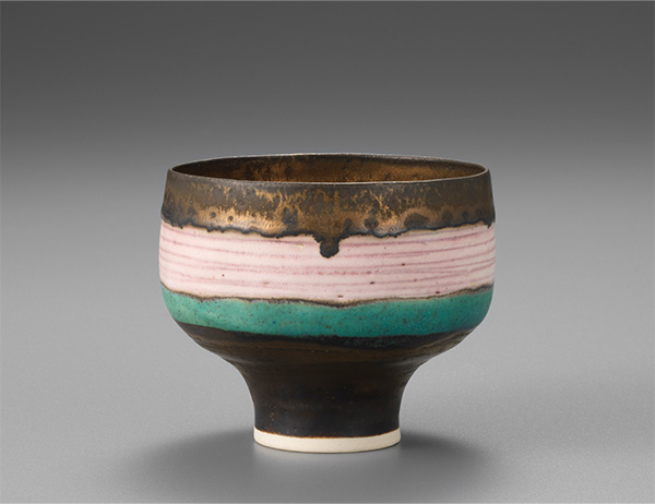 ルーシー・リー 《ピンク象嵌小鉢》 1975-79年頃
国立工芸館蔵
撮影：エス・アンド・ティ フォト