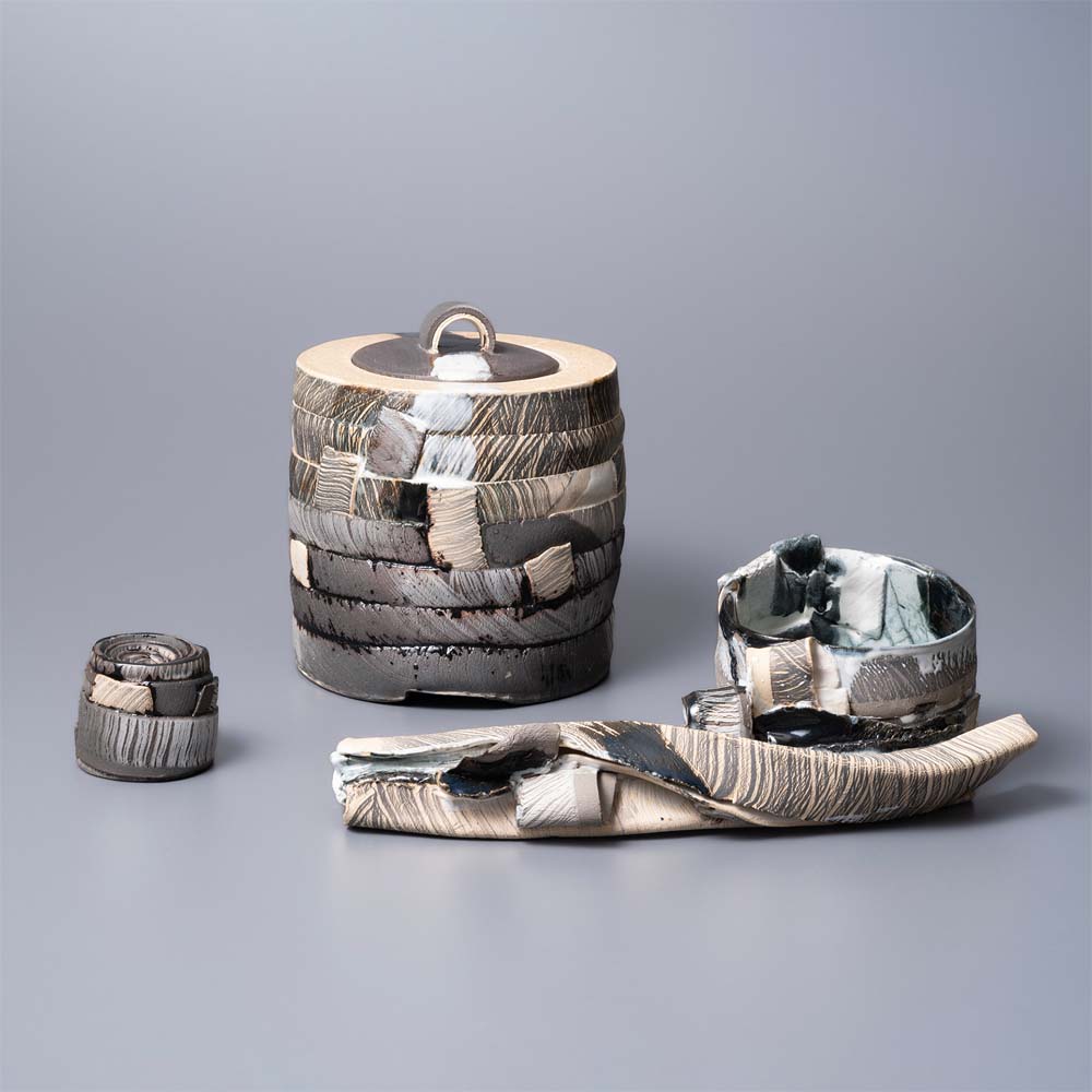 アーグネス・フス（Agnes HUSZ）

（左から）
「陰陽蓋置」7×7×h6cm、
「陰陽（極性）水指」16×16×h20cm、
「悠久陰陽茶碗オブジェ」16×31.5×h10.5cm