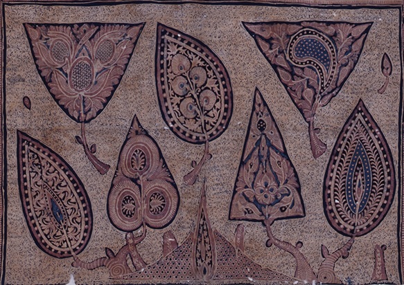 インド 《藍地葉文更紗》（部分） 15-16世紀頃　広島県立美術館蔵