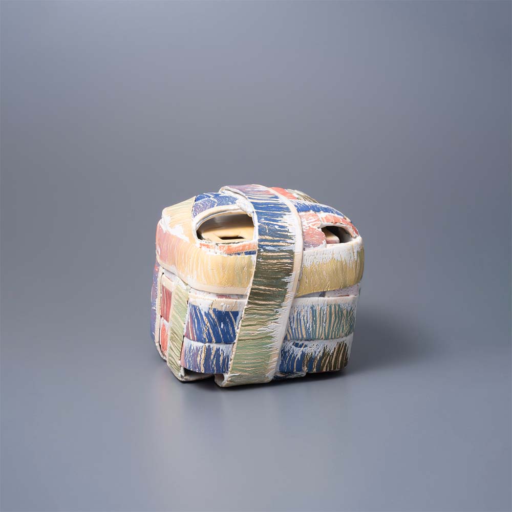 アーグネス・フス（Agnes HUSZ）
「七彩キューブ・オブジェ」17×17.5×h17.5cm