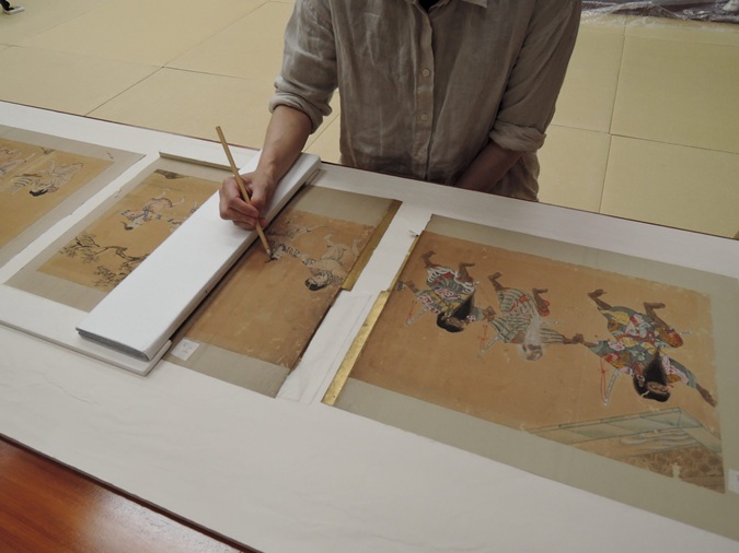 剥落止めの様子
蝦夷国風図絵(屏風装)