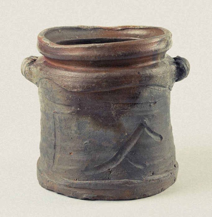 矢筈口耳付水指　備前窯　安土桃山時代（16世紀後半～17世紀初頭）