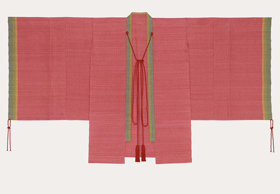 長絹《紅扇》 2018年　志村ふくみ監修　制作 都機工房　絹糸／紅花、藍、刈安 【後期展示】