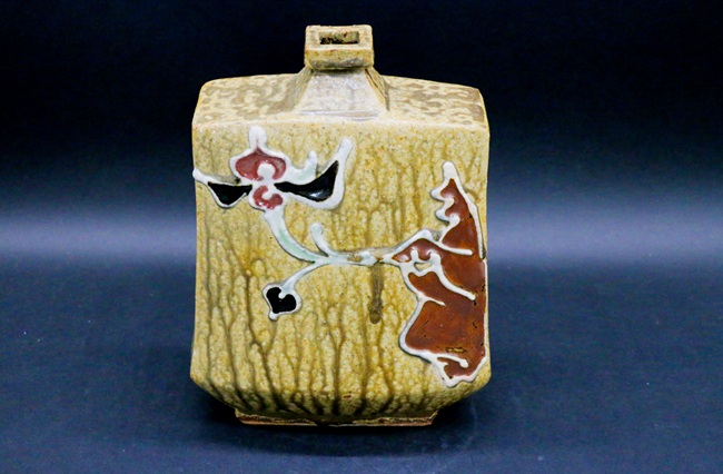 河井寛次郎
「花扁壺(筒書・黄釉)」
幅21.6×奥13.7×高29cm